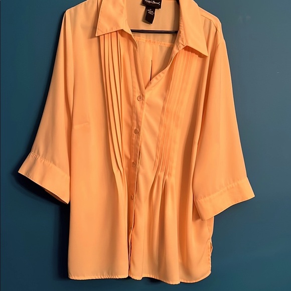 Yellow buttondown short sleeve pleated blouse. - Picture 1 of 7